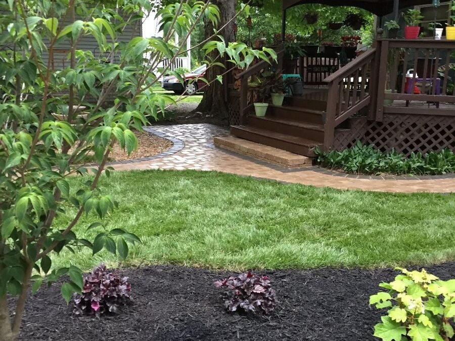 Unlock the Power of Mulching: Promoting Lush Gardens in Cincinnati, OH with Top Scapes Design